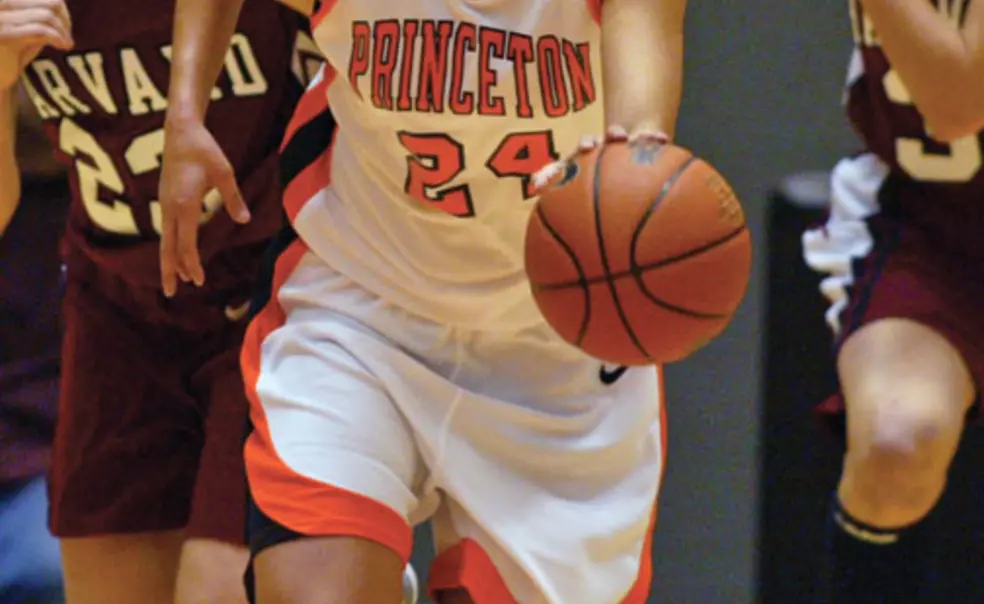 Women's basketball wins 18 straight Women's basketball wins 18 straight