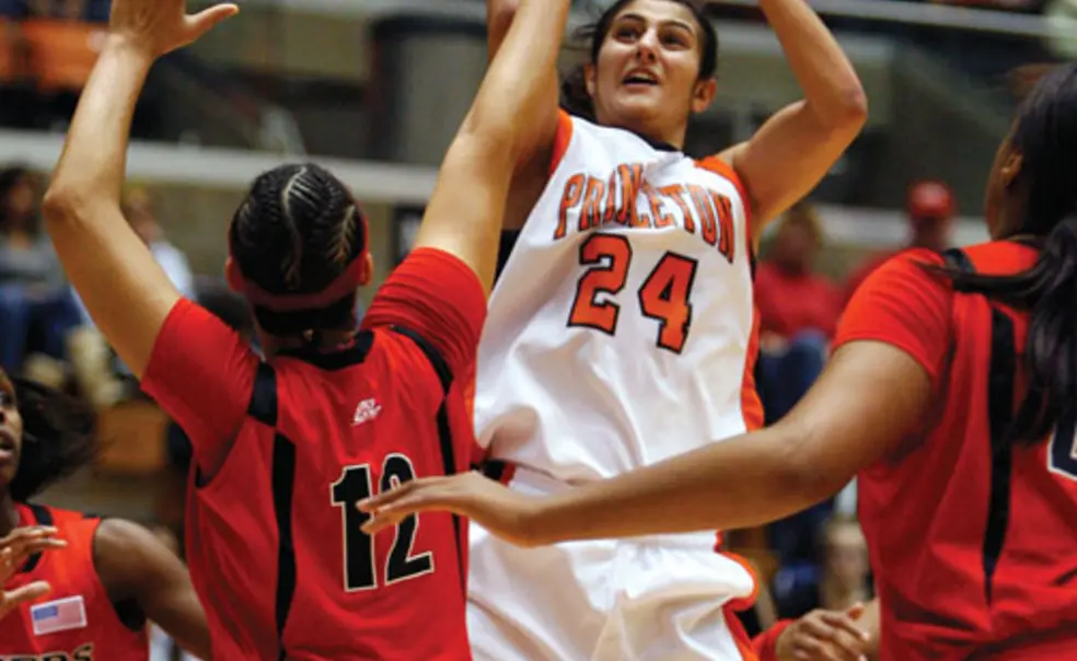 Women's basketball dominates in 13–2 start Women's basketball dominates in 13–2 start