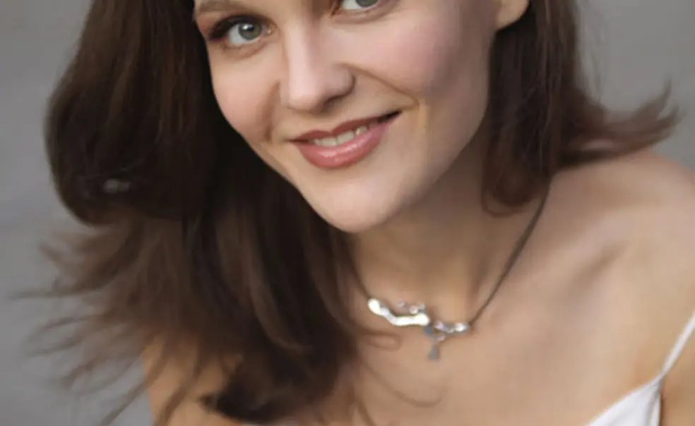 Alumni Profile: Elizabeth Hodes '99, creating edible art Alumni Profile: Elizabeth Hodes '99, creating edible art