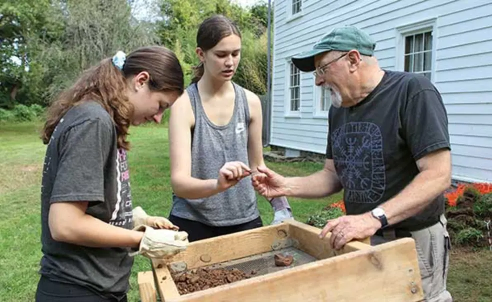Digging for History Digging for History