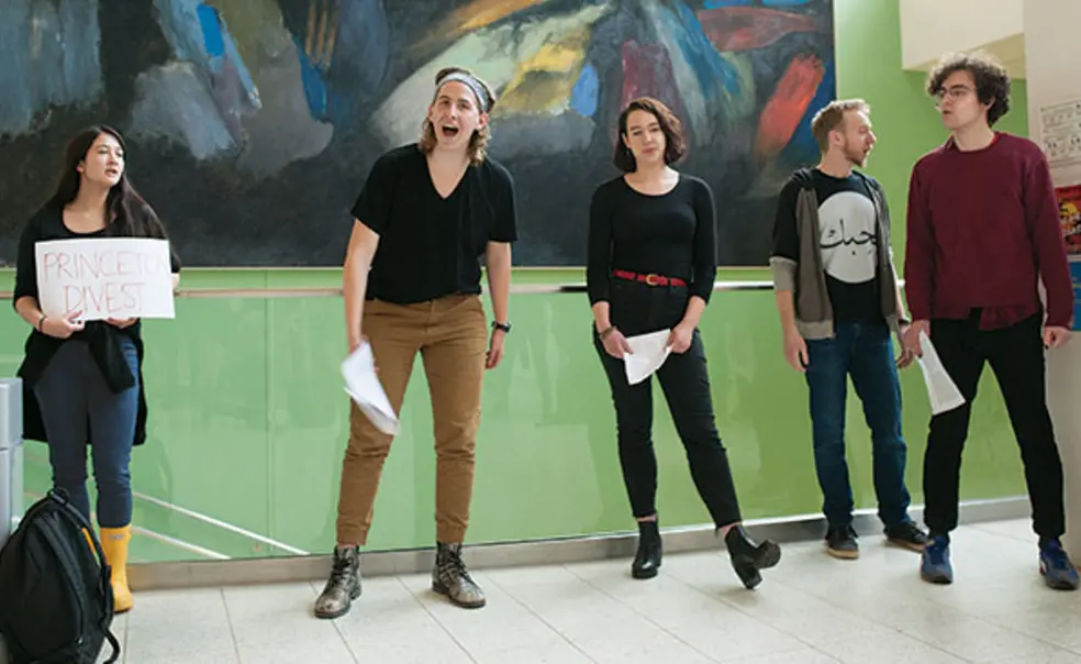 Students Continue Divestment Push Students Continue Divestment Push
