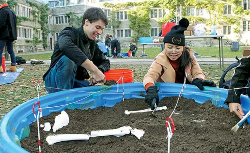 Freshman Seminar: ‘A Story Behind Every Bone’