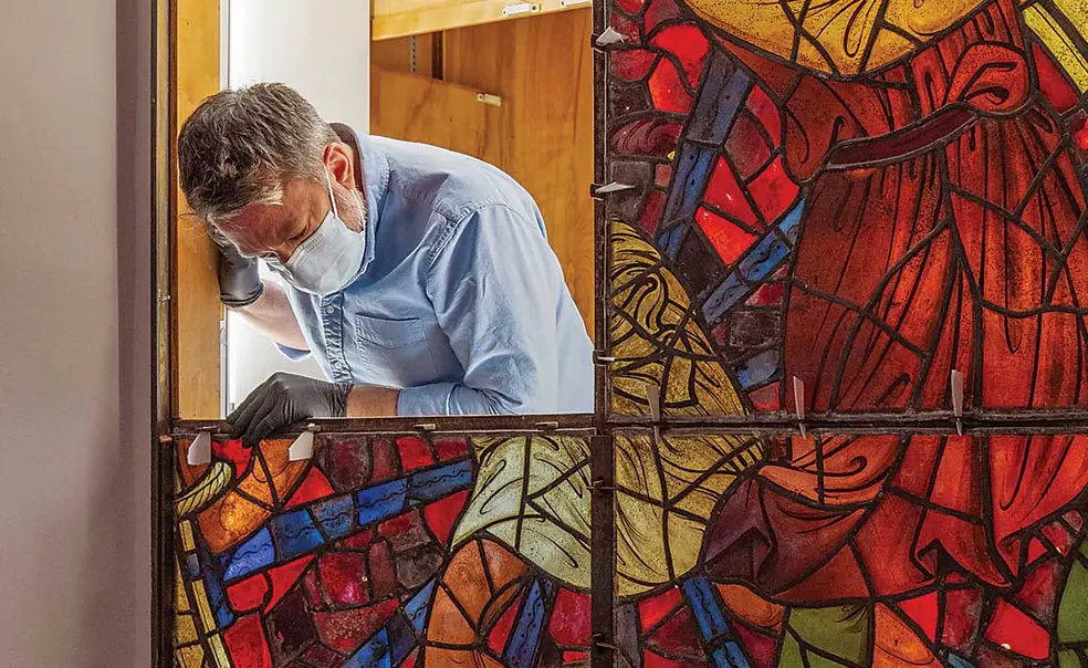 Photo: Relocating 13th-Century Stained Glass to New Museum Photo: Relocating 13th-Century Stained Glass to New Museum