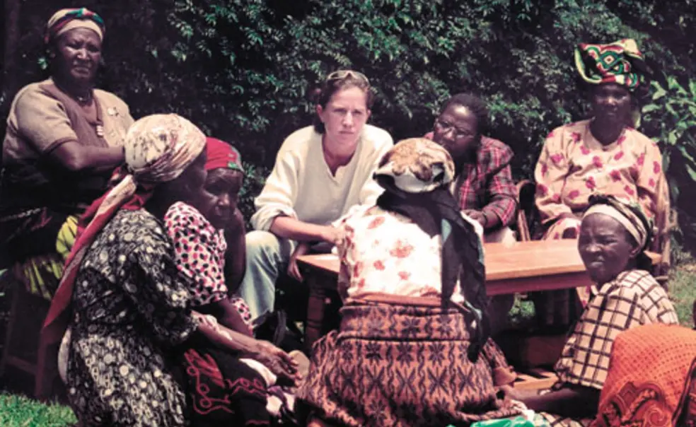 Caroline Elkins ’91, center, in Kenya in 2003 with survivors of Britain’s detention program.