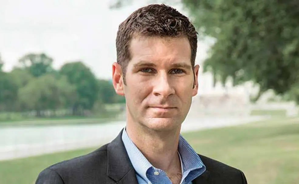 The Front Line Moves Online