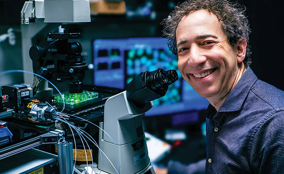 Michael B. Elowitz *99 Researches How Cells Change Over Time