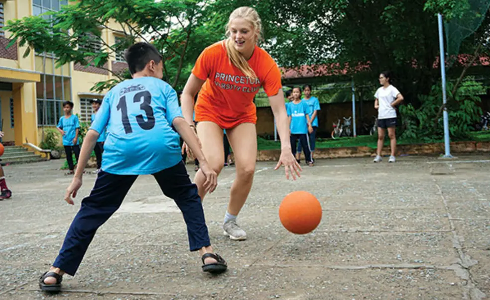 Service Abroad: Learning by Leading 