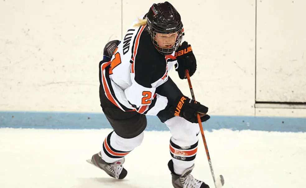 Women’s Hockey Wins 10 in a Row Women’s Hockey Wins 10 in a Row