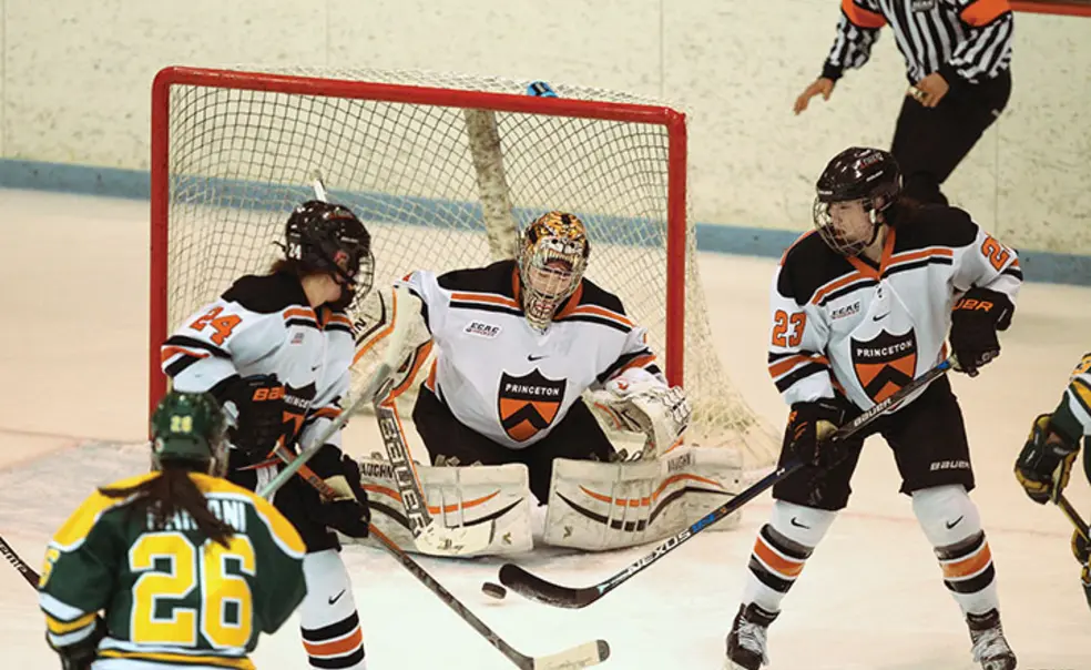 Women’s Hockey: Skating to Success Women’s Hockey: Skating to Success
