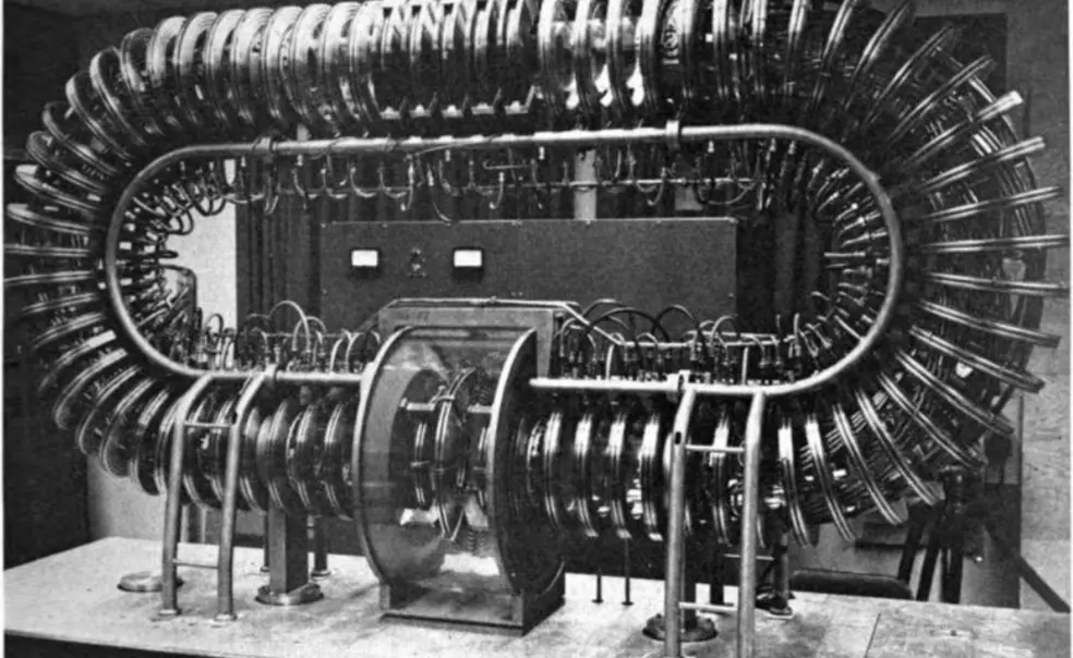 Lyman Spitzer Jr. *38 ’s Stellarator Lyman Spitzer Jr. *38 ’s Stellarator