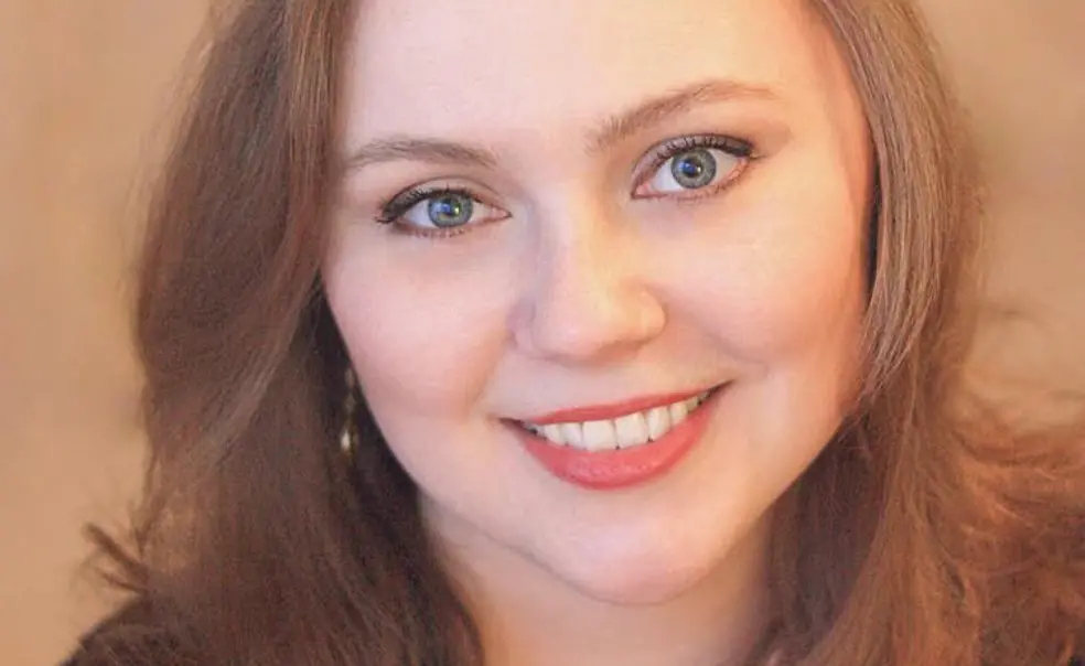 Sociologist Czerniawski ’03 Goes Undercover as a Plus-Sized Model Sociologist Czerniawski ’03 Goes Undercover as a Plus-Sized Model