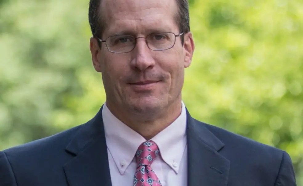 Jeff Fuhrer ’79 Unpacks Race and Economics in Latest Book Jeff Fuhrer ’79 Unpacks Race and Economics in Latest Book