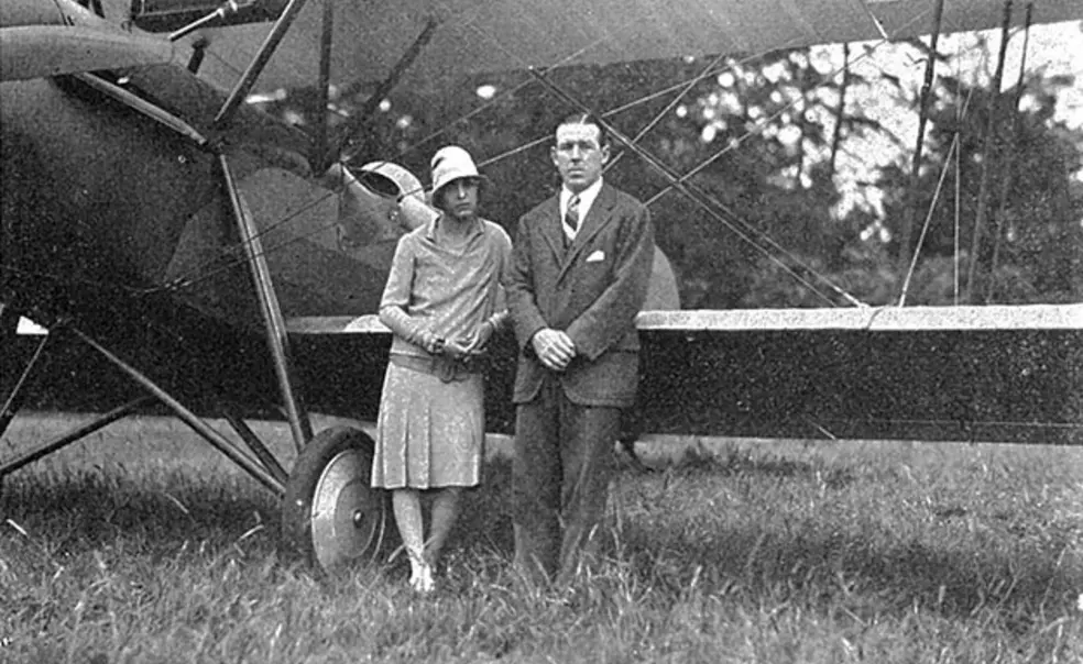 Flying ace Elliott Springs, Class of 1917, with his wife, Frances. (PAW Archives)
