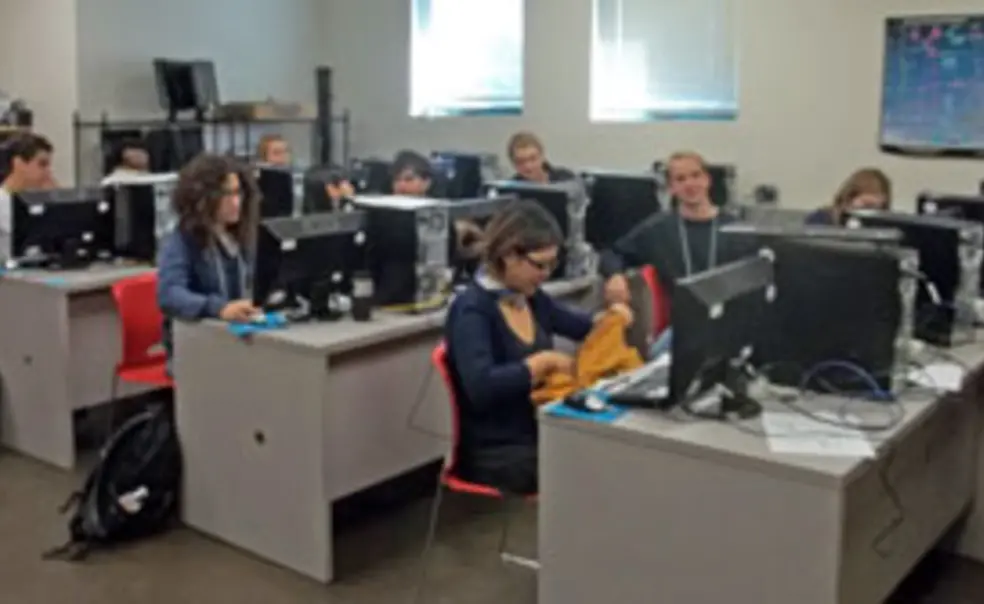 Students aid homeless shelter, computer literarcy group in fall break trip Students aid homeless shelter, computer literarcy group in fall break trip