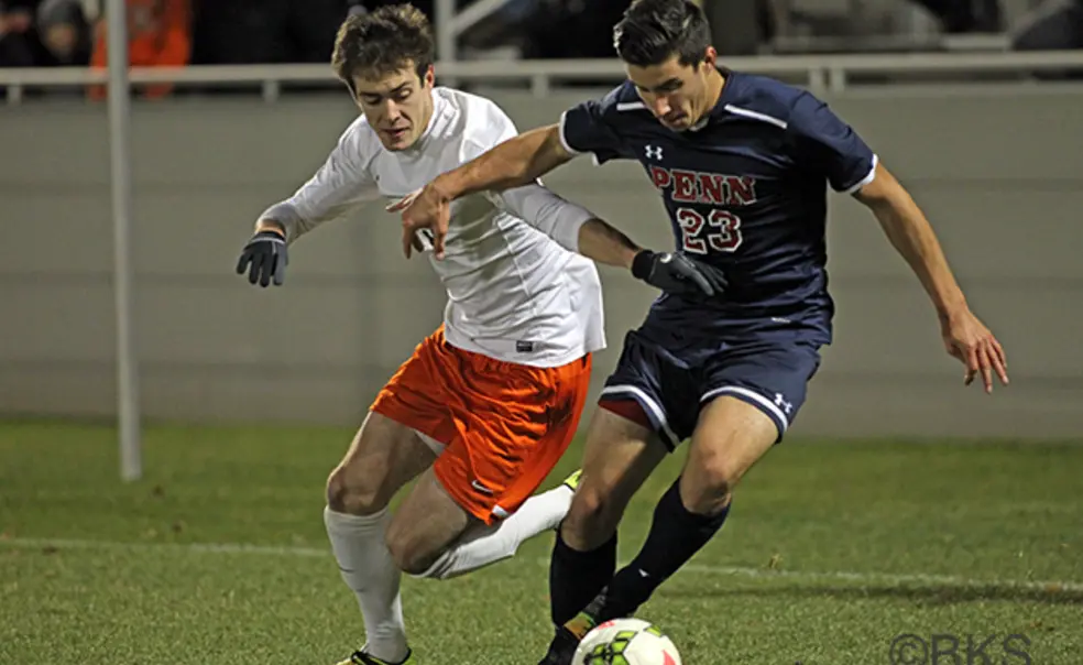 Cameron Porter â15, left, in action vs. Penn Nov. 8. (Beverly Schaefer)