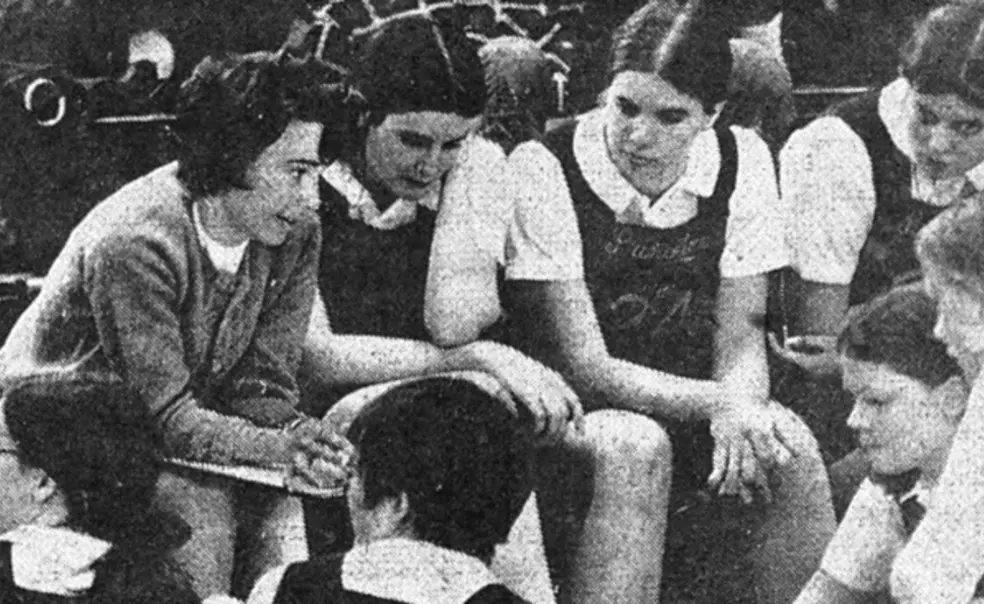 She Roars, She Scores She Roars, She Scores