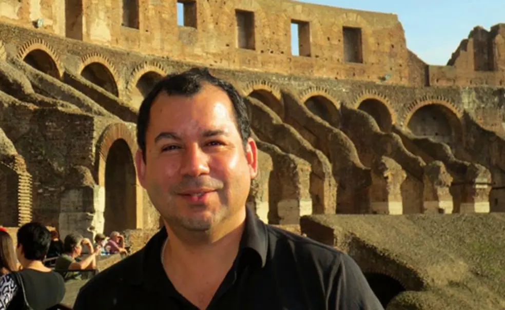 Ricardo DeLeon ’86 Helps Hispanic Americans Pursue College Degrees Ricardo DeLeon ’86 Helps Hispanic Americans Pursue College Degrees