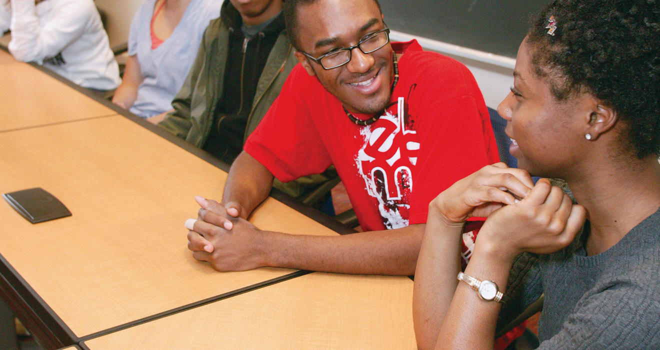 Reginald Galloway ’11 leads a Sustained Dialogue ­discussion group in the Fields Center. The meetings bring together students of different backgrounds to talk about race relations and other diversity-related issues. From left, Colette Biervliet-Schranz