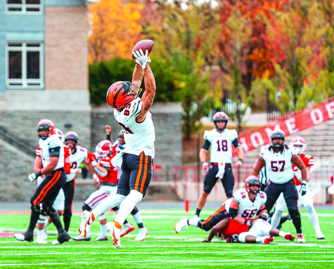 Luke Colella ’25 makes a catch