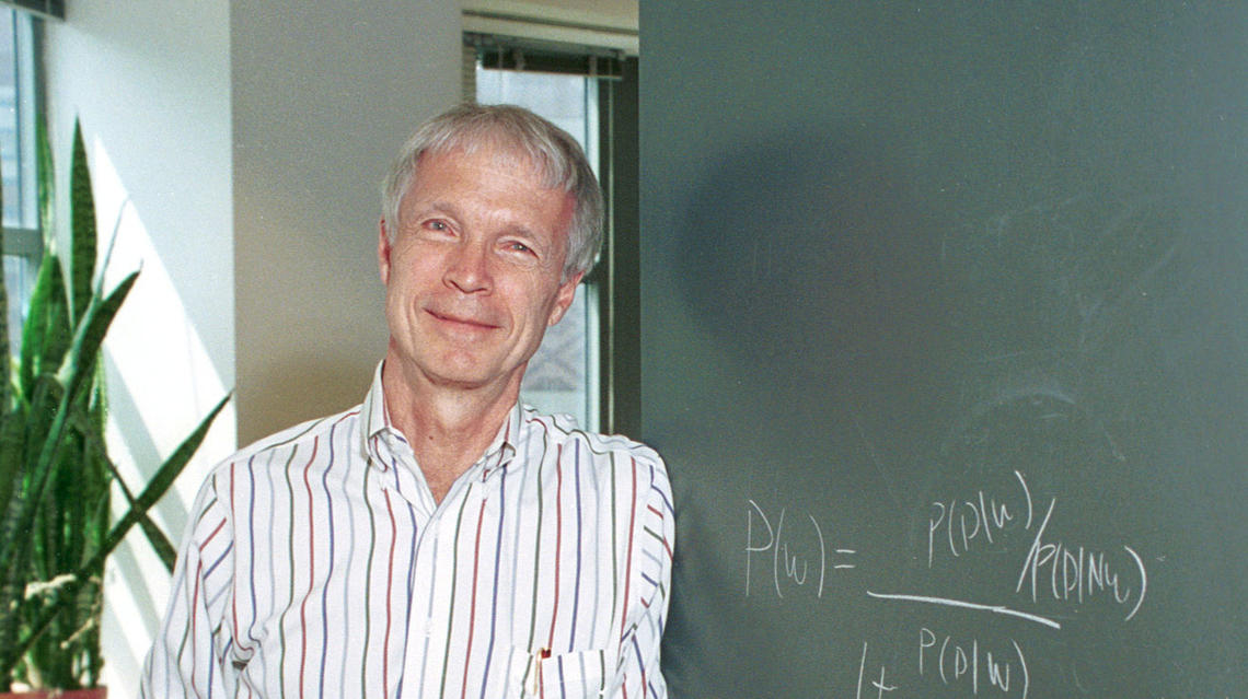 JohnHopfield_DA_001_1320.jpg John Hopfield in front of a chalkboard