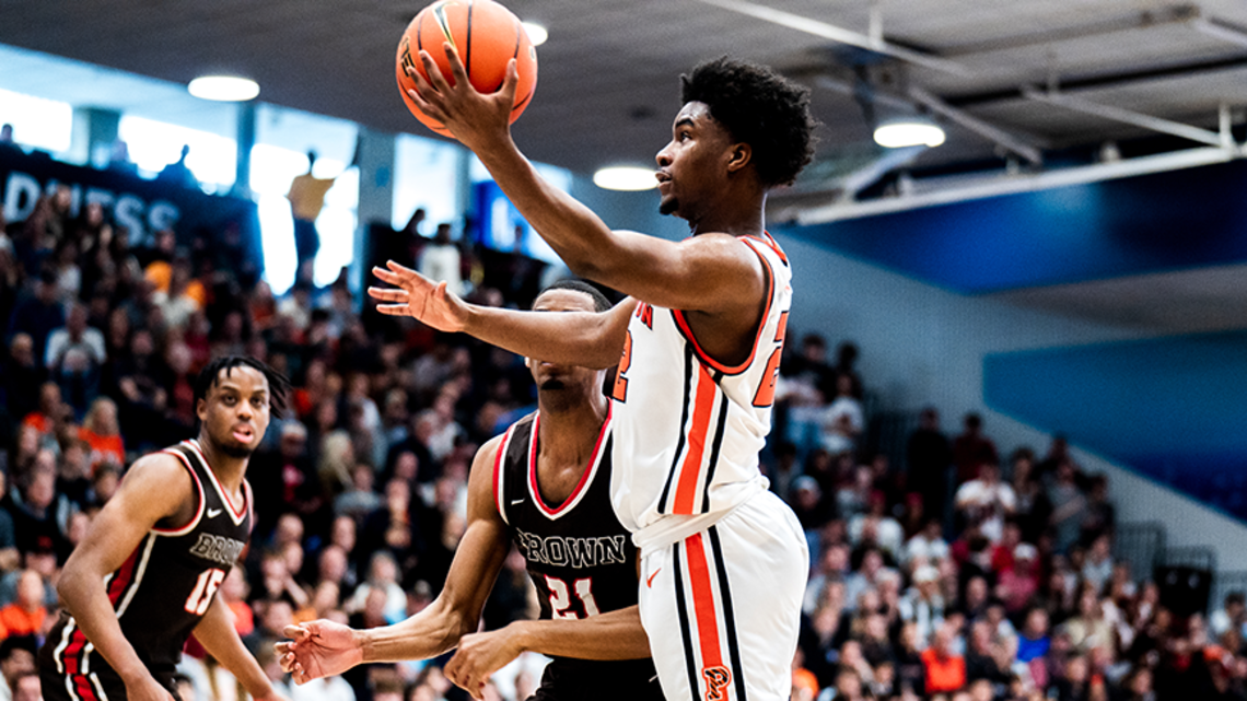 Dalen Davis scoops for a layup with his left hand