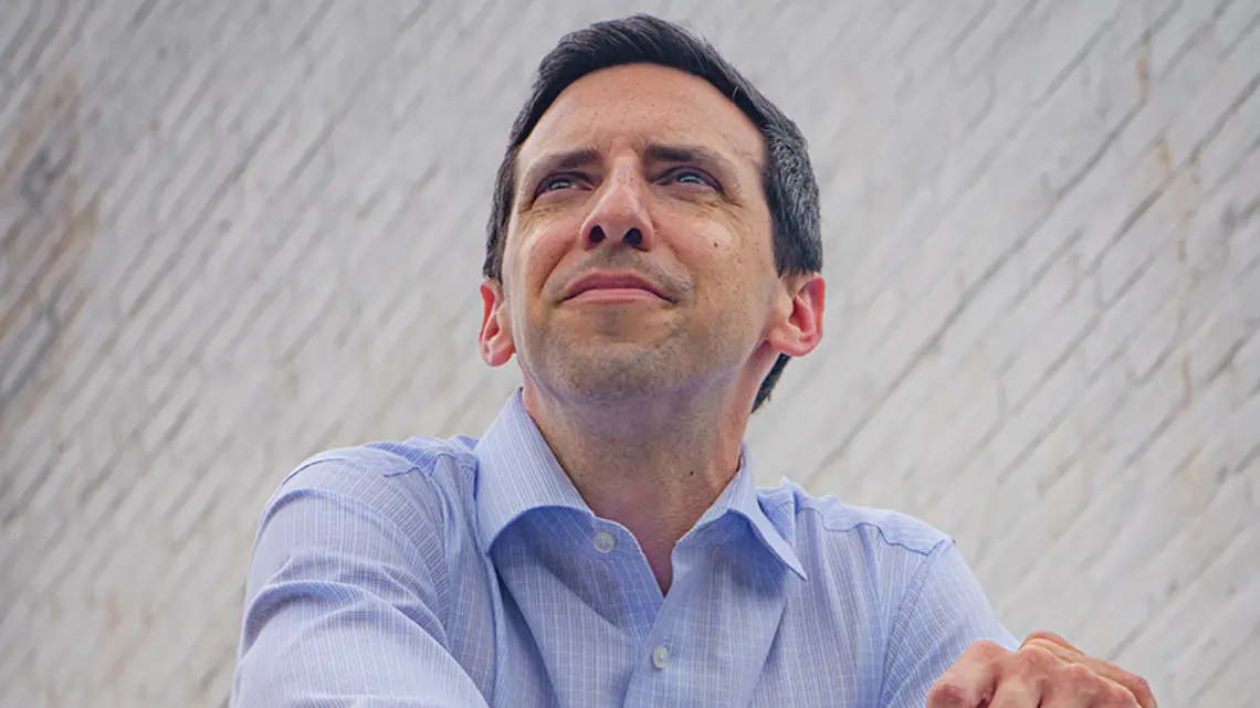 P.G. Sittenfeld ’07 looks up.