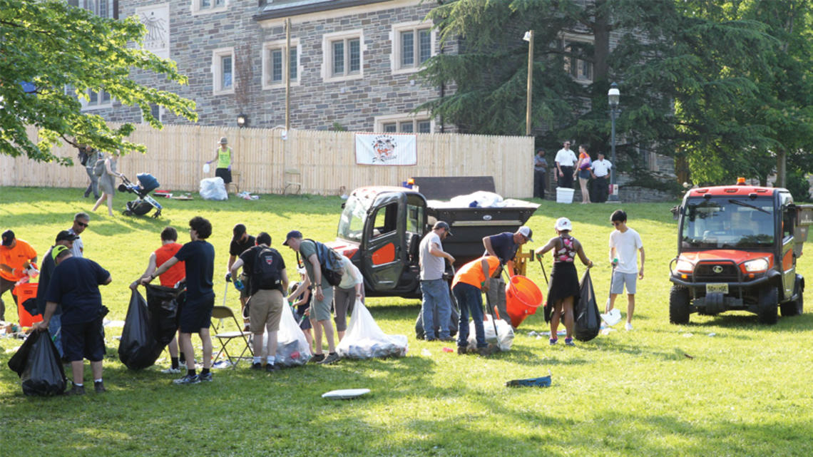 RG_Sustainability.jpg Groups of students and workers cleaning up trash after Reunions