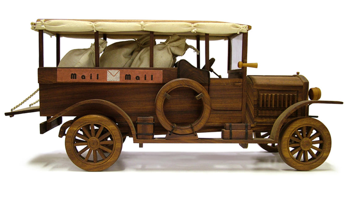 Model of an old-fashioned mail truck.