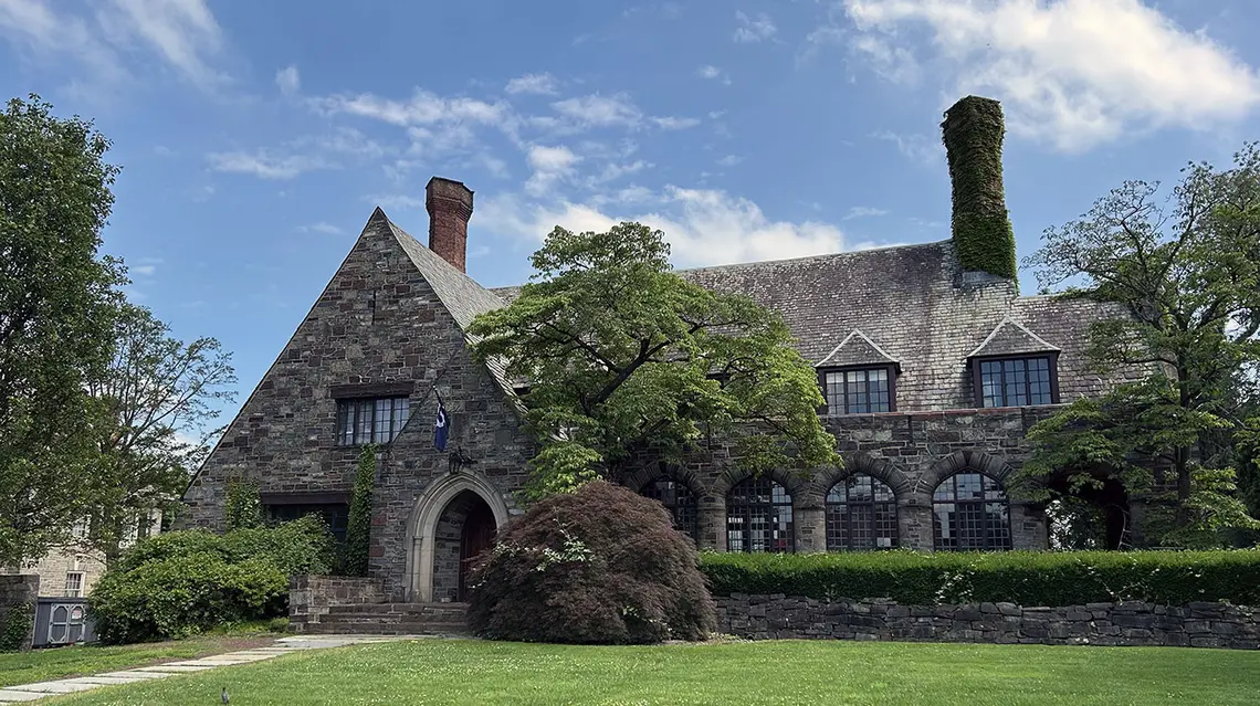 Front view of Cloister Inn