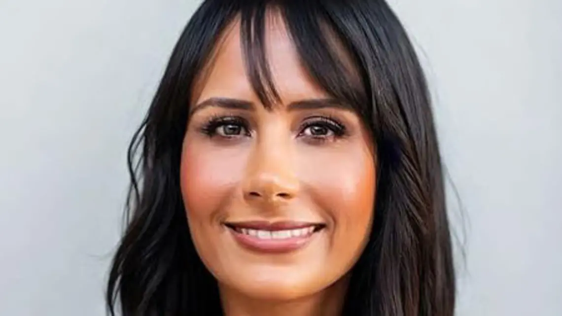 Cate-Holahan_headshot.jpg