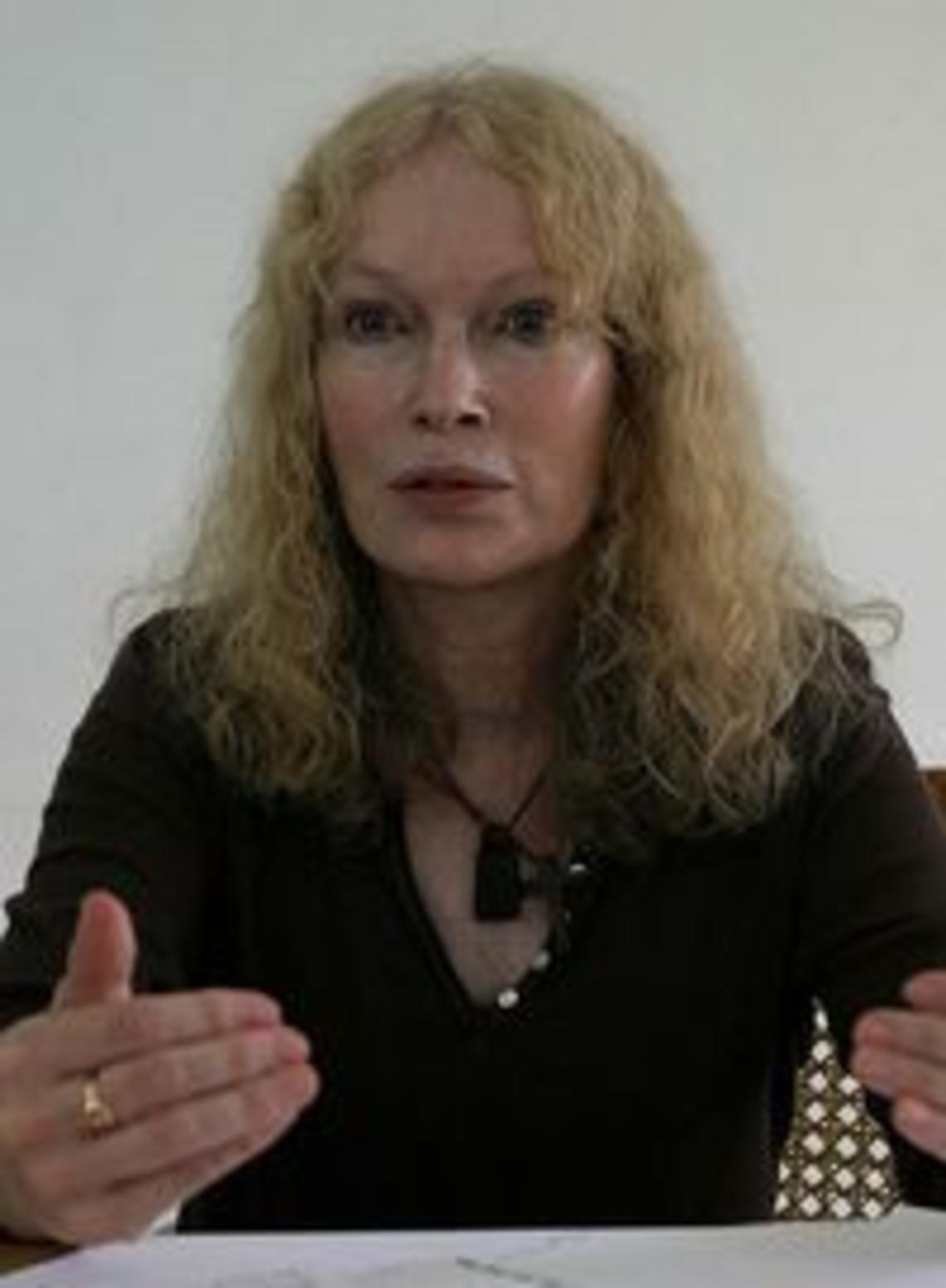 9778-442px-Mia_Farrow-thumb-200x271-9776.jpg