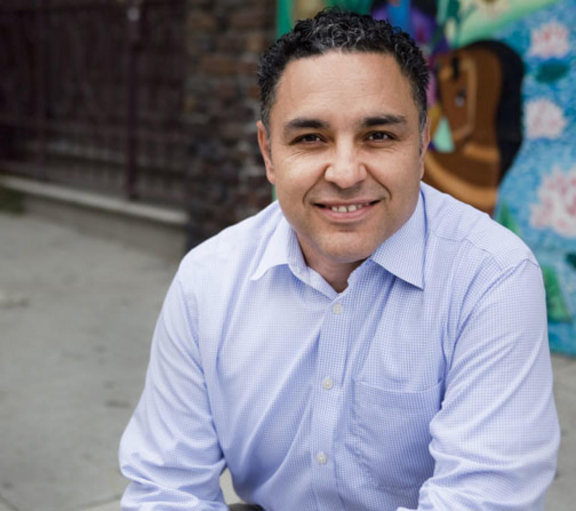 AS_LedeJose11.jpg José Quiñonez *98 creates lending circles.
