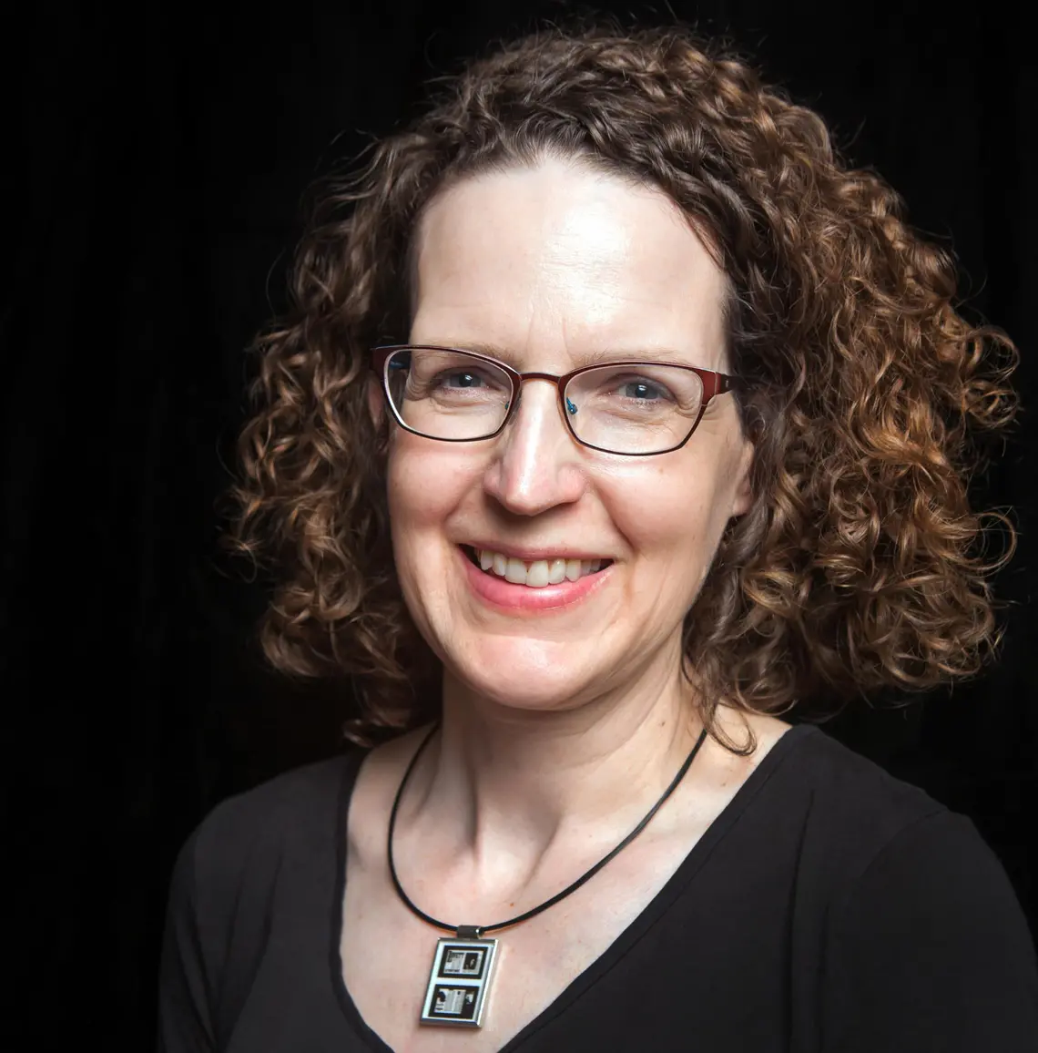 PAWcast: Jennifer Howard ’85 Explains the History of Clutter PAWcast: Jennifer Howard ’85 Explains the History of Clutter