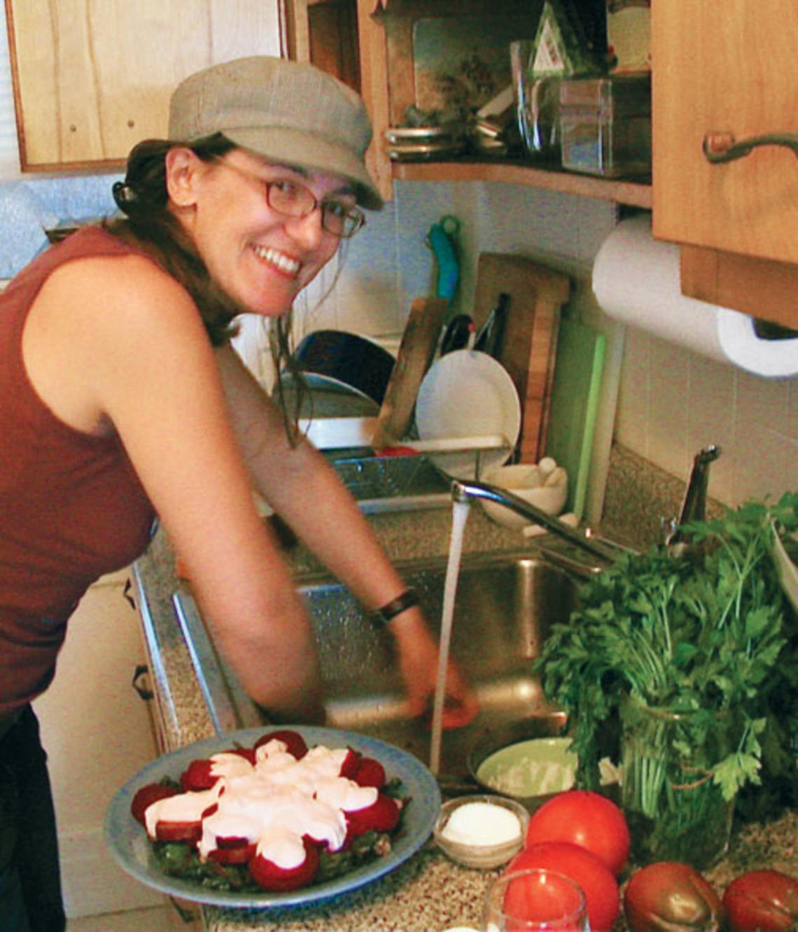 “Clean as you go” is Zora O’Neill ’94’s motto for successful dinner parties. 