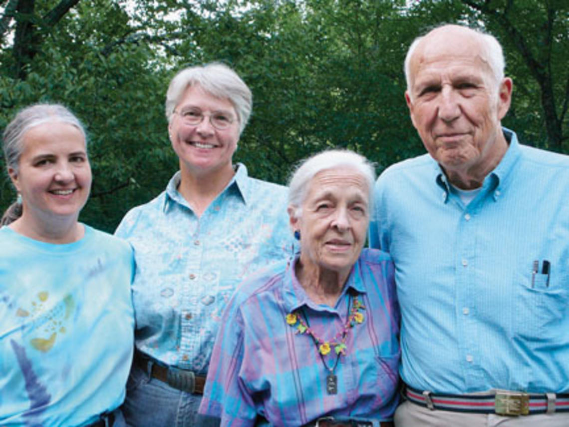 Whitney Seymour Jr. ’45, with, from left, his daughters Gabriel ’80 and Tryntje and his wife, Catryna.