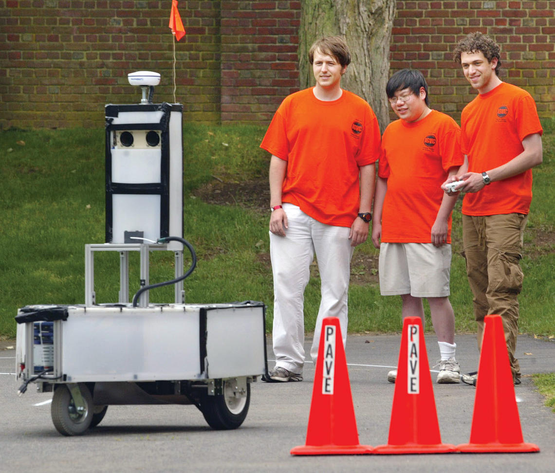 From left, Andrew Saxe ’08, Derrick Yu ’10, and Gordon Franken ’08 set up Kratos for a practice run in Princeton.