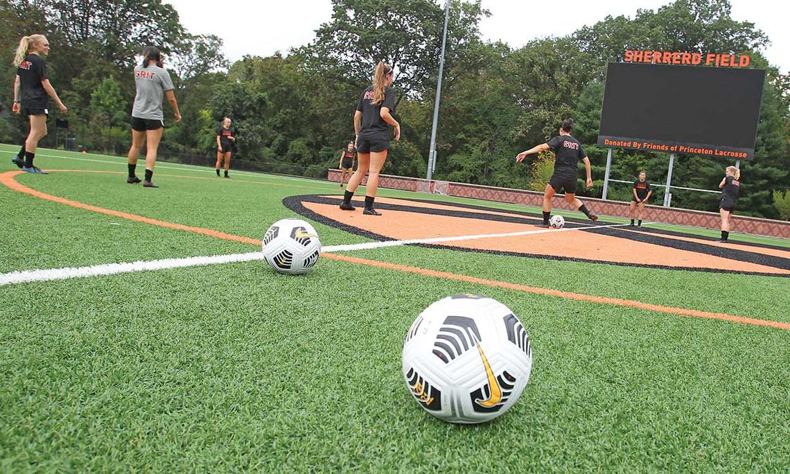 LIVE.PAW-WSOC-practice064new.jpg