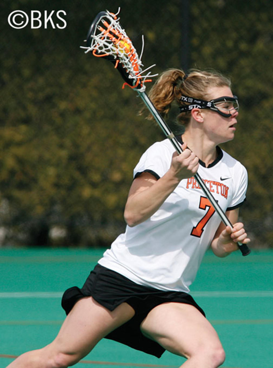 Holly McGarvie ’09