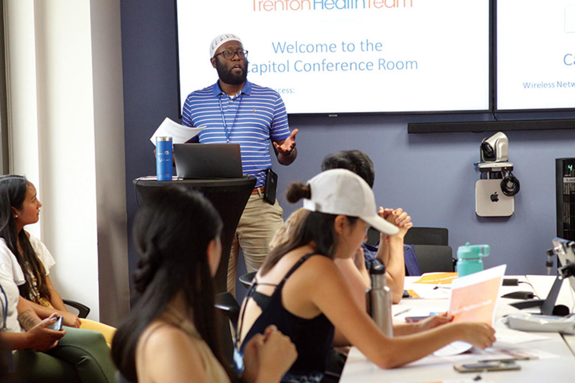 Yehudah Ben-Yaaqov meets the Pace Center group.
