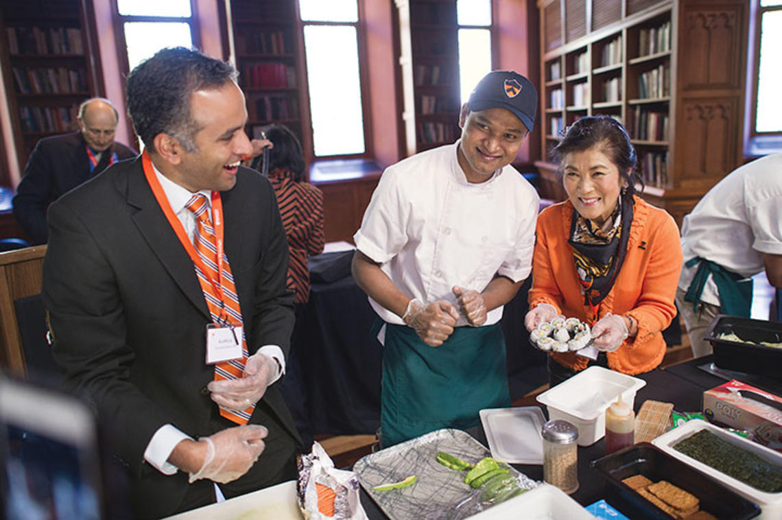 Chef Zar Ni, center, gave a lesson in making sushi to Karthick Ramakrishnan *02, left, and Jaime An-Wong s’75.