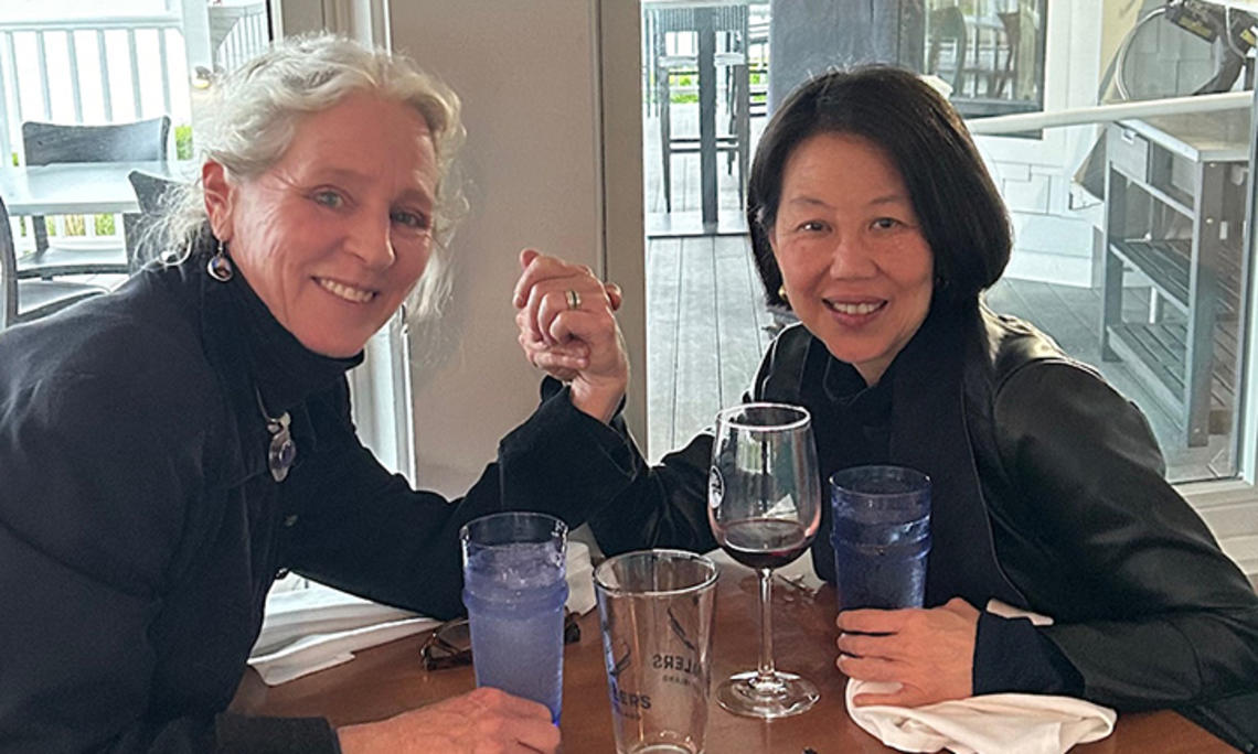 Jocelyn Schaffer ’81, left, and Donna Weng Friedman ’80.