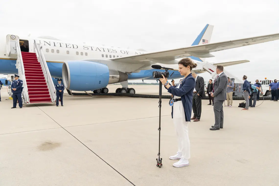 azza outside af2 JPEG.jpg Azza Cohen ’16 and her camera outside Air Force One.