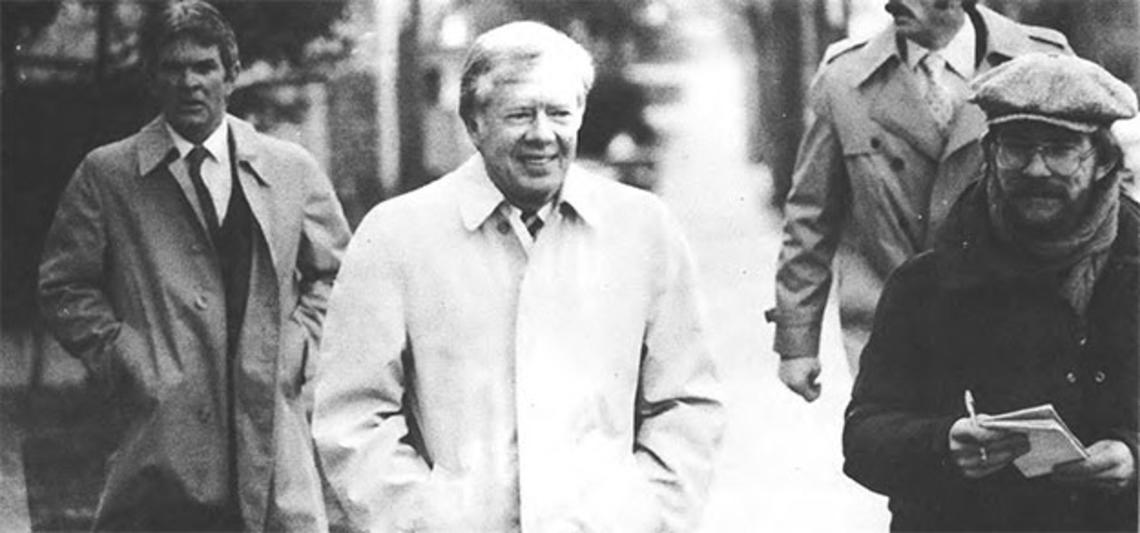 Jimmy Carter tours the campus with help from guide/reporter Kirk Petersen â80, right. (Daily Princetonian Archives)