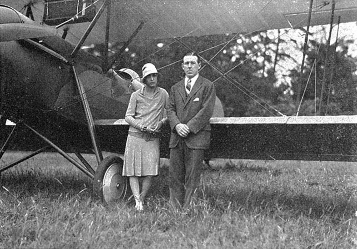 Flying ace Elliott Springs, Class of 1917, with his wife, Frances. (PAW Archives)