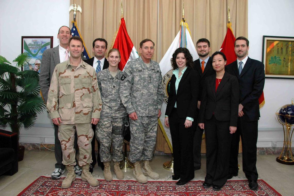 i-09bcb6db8dcaedd8bb74550f99cc1e57-AlumniwithPetraeus.jpg