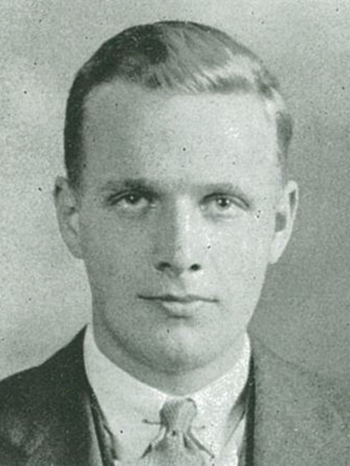 lewis_thomas_33.png Lewis Thomas ’33: The Road Not Taken?