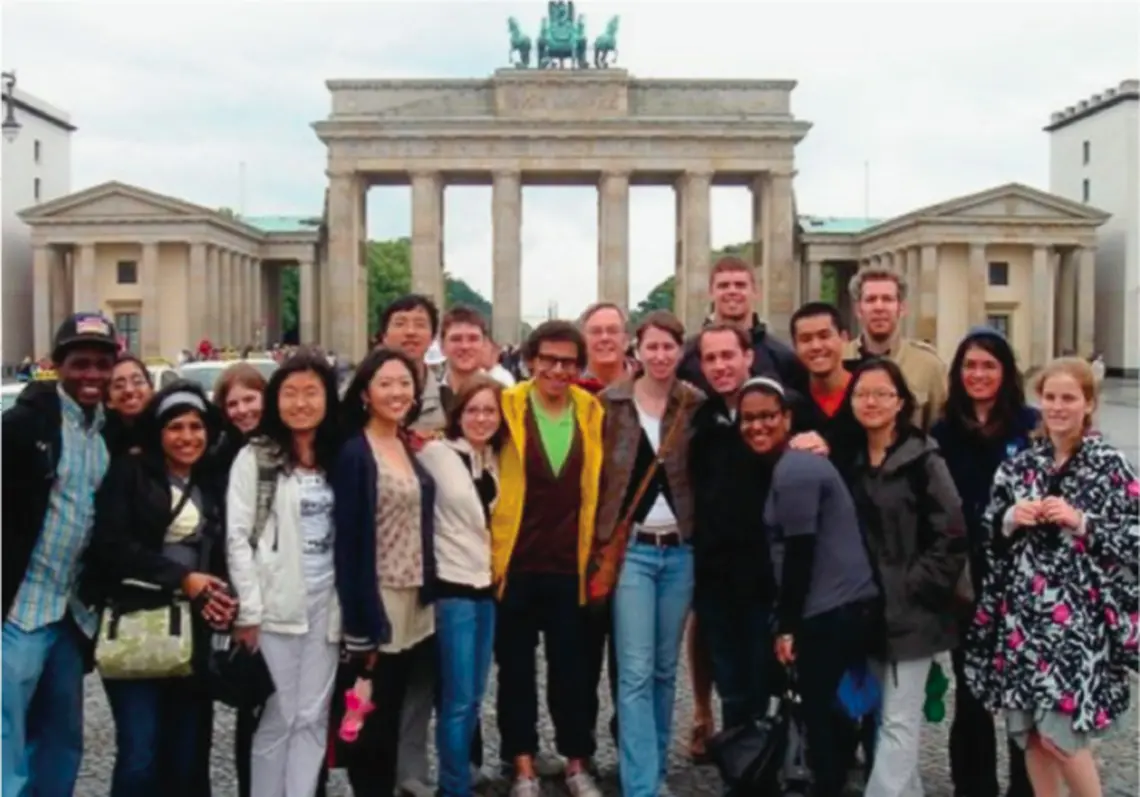 pres_0.jpg Princeton-in-Munich students gather in front of Berlin’s Brandenburg Gate with their academic director, German department chair Michael Jennings (back row, center).