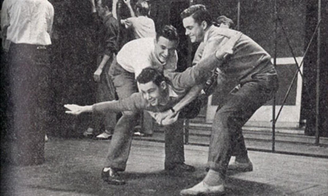 triangle-1935.jpg triangle-1935.jpg