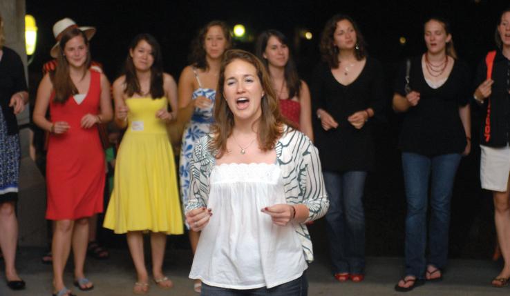 The Tigerlilies perform at an arch sing (Zachary Ruchman '10)