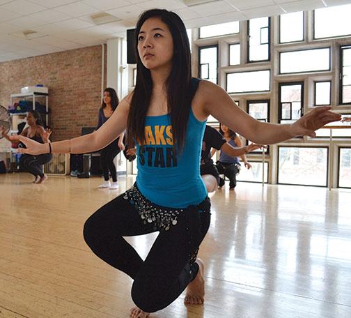 Michelle Park ’16 leads a belly-dance session.